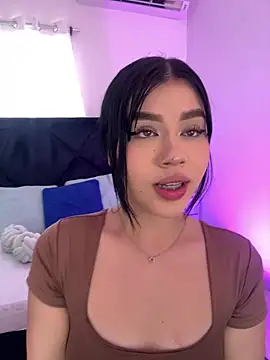 Lily Woodz online show from May 2026 07:08:02 PM