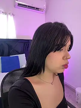 Lily Woodz online show from May 2026 07:11:01 PM