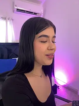 Lily Woodz online show from May 2026 07:09:01 PM
