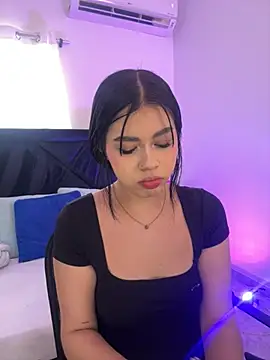 Lily Woodz online show from May 2026 07:11:02 PM