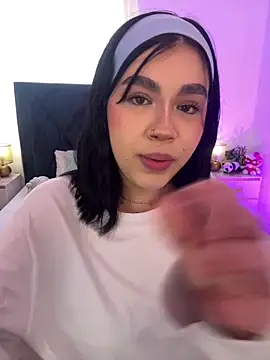 Lily Woodz online show from June 2026 07:07:01 PM