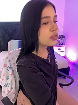 Lily Woodz online show from June 2026 07:12:02 PM