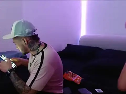 Snapshot of miia-liiam chatting on January 2025 05:06:02 AM miia-liiam online show from January 2025 05:06:02 AM