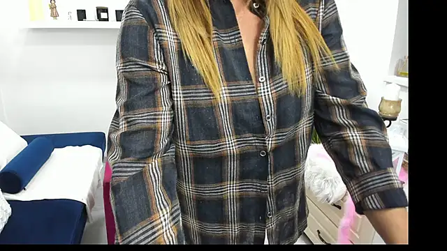 Snapshot of Aileen_Stone chatting on December 2024 02:17:02 PM Aileen Stone online show from December 2024 02:17:02 PM