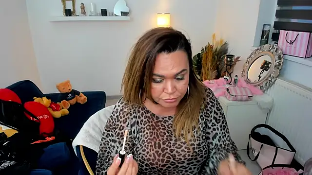 Snapshot of Aileen_Stone chatting on February 2025 03:38:01 PM Aileen Stone online show from February 2025 03:38:01 PM