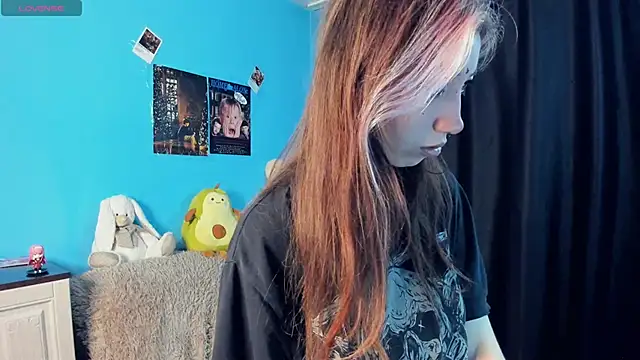 Snapshot of _Mindy_ chatting on December 2024 01:37:02 AM Mindy online show from December 2024 01:37:02 AM