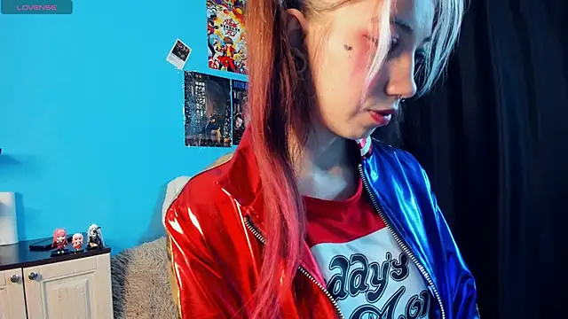 Snapshot of _Mindy_ chatting on January 2025 03:00:01 AM Mindy online show from January 2025 03:00:01 AM