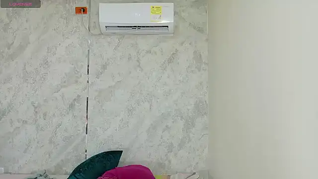 dani-lue online show from May 2026 02:13:02 PM