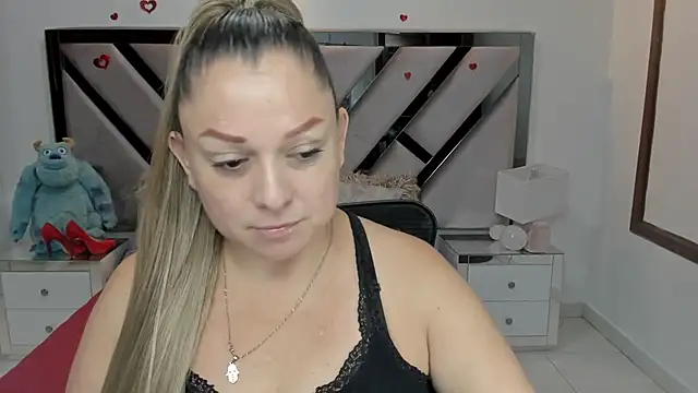 natalia5560 online show from October 2025 01:06:02 PM