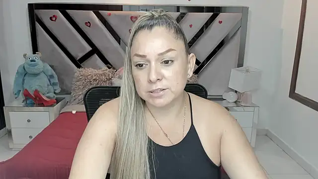 natalia5560 online show from November 2025 01:24:03 PM