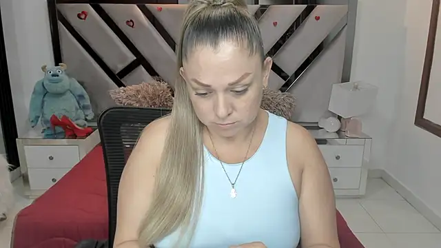 natalia5560 online show from November 2025 01:44:01 PM