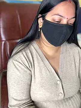 FlatVincy4 online show from December 2025 04:43:02 AM