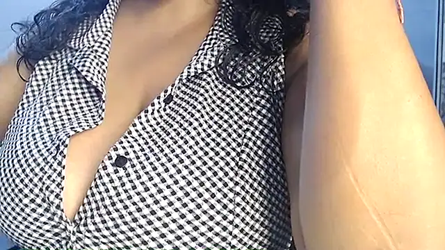 hot menka online show from April 2026 09:32:01 AM