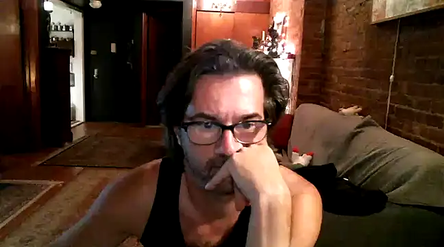 Snapshot of Johnny_Bottoms chatting on December 2024 10:21:02 PM Johnny Bottoms online show from December 2024 10:21:02 PM