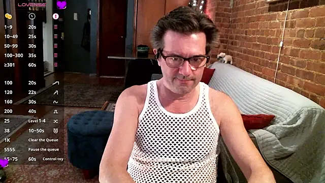 Snapshot of Johnny_Bottoms chatting on March 2025 02:22:01 PM Johnny Bottoms online show from March 2025 02:22:01 PM