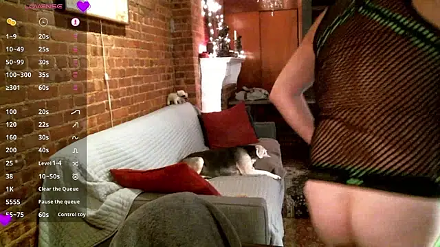 Snapshot of Johnny_Bottoms chatting on March 2025 10:09:02 PM Johnny Bottoms online show from March 2025 10:09:02 PM