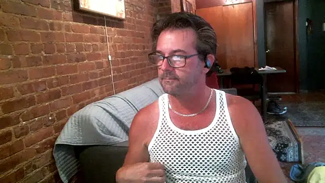 Snapshot of Johnny_Bottoms chatting on September 2025 01:21:01 PM Johnny Bottoms online show from September 2025 01:21:01 PM