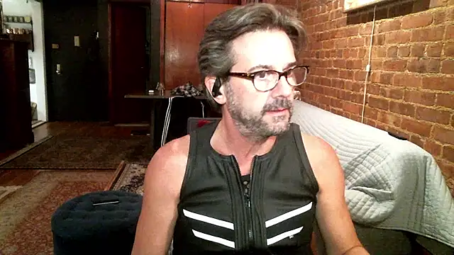 Snapshot of Johnny_Bottoms chatting on October 2025 10:19:01 PM Johnny Bottoms online show from October 2025 10:19:01 PM