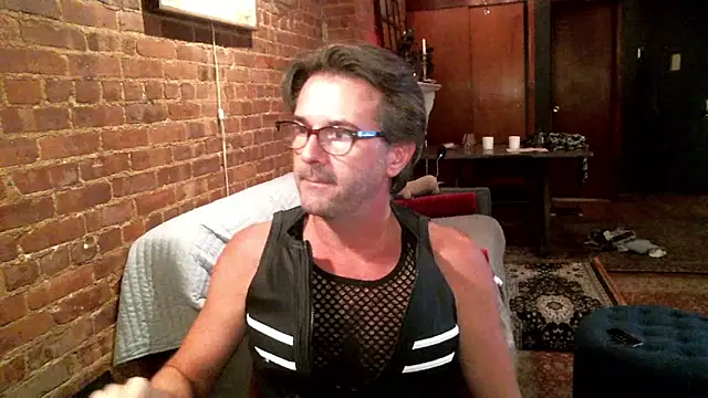 Snapshot of Johnny_Bottoms chatting on October 2025 10:34:02 PM Johnny Bottoms online show from October 2025 10:34:02 PM