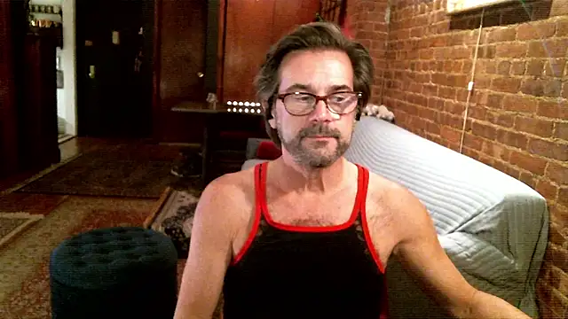 Snapshot of Johnny_Bottoms chatting on December 2025 11:09:01 PM Johnny Bottoms online show from December 2025 11:09:01 PM