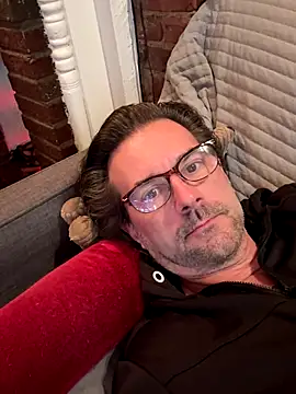 Snapshot of Johnny_Bottoms chatting on December 2025 04:35:02 PM Johnny Bottoms online show from December 2025 04:35:02 PM