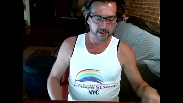 Snapshot of Johnny_Bottoms chatting on December 2025 10:28:02 PM Johnny Bottoms online show from December 2025 10:28:02 PM