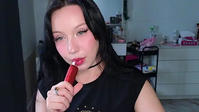 MoranaMissGod online show from June 2026 12:02:01 PM