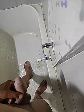 Snapshot of DTuannHallT chatting on December 2025 12:39:02 AM DTuannHallT online show from December 2025 12:39:02 AM