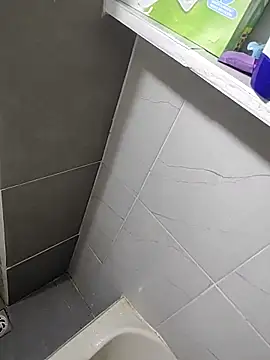 Snapshot of DTuannHallT chatting on December 2025 02:29:02 AM DTuannHallT online show from December 2025 02:29:02 AM