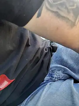 Snapshot of DTuannHallT chatting on December 2025 03:52:02 PM DTuannHallT online show from December 2025 03:52:02 PM