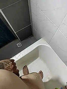 Snapshot of DTuannHallT chatting on December 2025 12:29:02 AM DTuannHallT online show from December 2025 12:29:02 AM