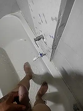 Snapshot of DTuannHallT chatting on January 2026 12:24:01 AM DTuannHallT online show from January 2026 12:24:01 AM