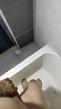 Snapshot of DTuannHallT chatting on April 2026 12:10:01 PM DTuannHallT online show from April 2026 12:10:01 PM