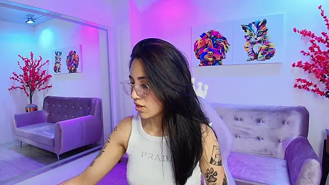 Leia queens online show from December 2024 05:37:02 PM