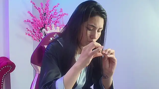 Leia queens online show from January 2025 05:37:01 PM