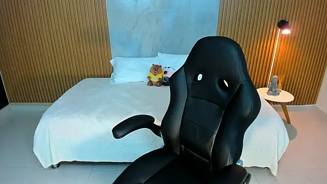 martina roldam online show from November 2025 09:48:01 PM