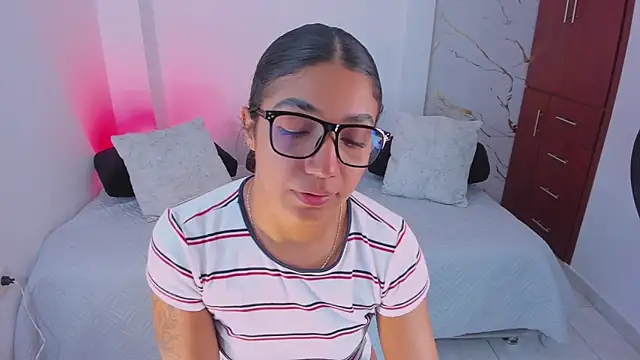 martina roldam online show from April 2026 02:54:01 AM