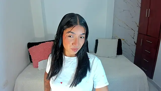 martina roldam online show from June 2026 01:16:01 AM