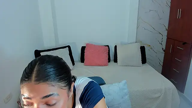 martina roldam online show from June 2026 01:21:01 AM