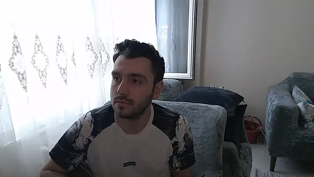 handsomeee04 online show from May 2026 12:01:01 PM