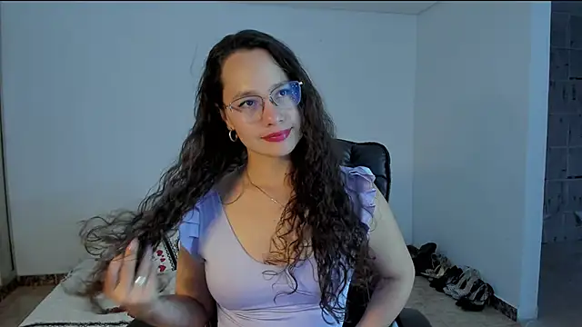 Snapshot of emmaTorres1 chatting on March 2025 02:39:02 AM emmaTorres1 online show from March 2025 02:39:02 AM