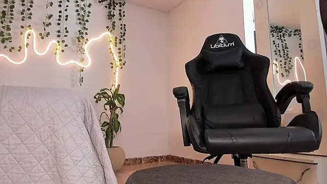 Snapshot of emmaTorres1 chatting on September 2025 02:06:01 PM emmaTorres1 online show from September 2025 02:06:01 PM