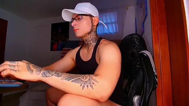 DennisWalkerr online show from October 2025 10:42:01 PM