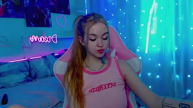 Snapshot of Naughty_Mable chatting on February 2025 06:56:02 AM Naughty Mable online show from February 2025 06:56:02 AM