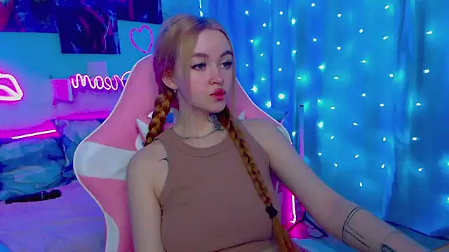 Snapshot of Naughty_Mable chatting on February 2025 01:47:01 AM Naughty Mable online show from February 2025 01:47:01 AM