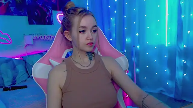 Snapshot of Naughty_Mable chatting on February 2025 12:37:01 AM Naughty Mable online show from February 2025 12:37:01 AM