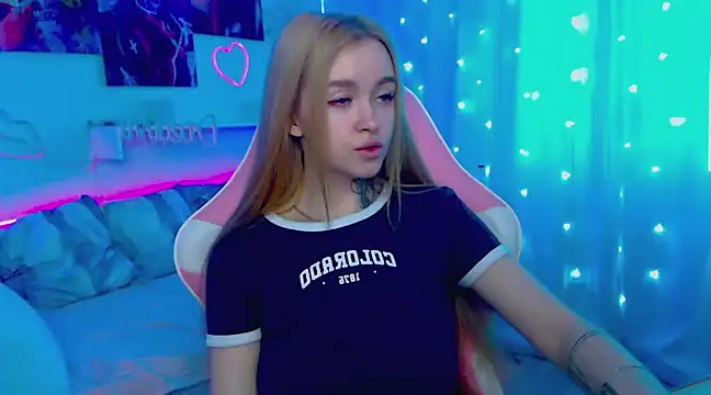 Snapshot of Naughty_Mable chatting on February 2025 09:21:01 AM Naughty Mable online show from February 2025 09:21:01 AM