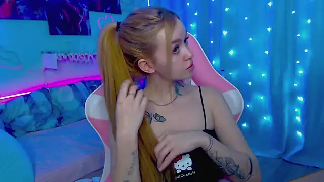 Snapshot of Naughty_Mable chatting on February 2025 06:50:02 AM Naughty Mable online show from February 2025 06:50:02 AM