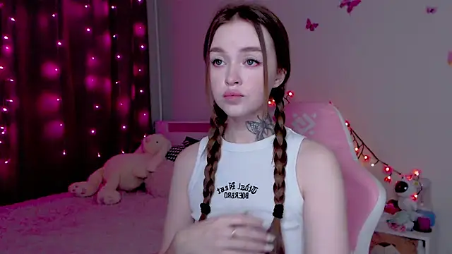 Snapshot of Naughty_Mable chatting on November 2025 12:42:02 AM Naughty Mable online show from November 2025 12:42:02 AM