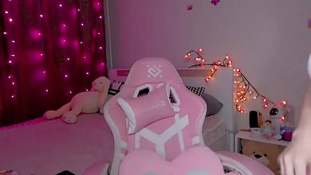 Snapshot of Naughty_Mable chatting on November 2025 12:27:01 AM Naughty Mable online show from November 2025 12:27:01 AM